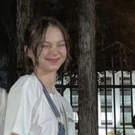 🥝 ☕ 🦋 | fan account | Eu, a Jenna e a Emma a ouvir Billie Eilish.