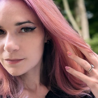 She/Her | Freelancer | https://t.co/viPlS6r2Q0 | Mom of 💮🌼 | ♑ | ❤💜💙