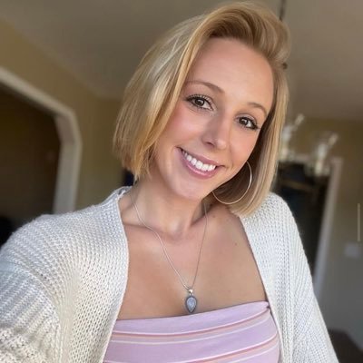 I’m available for fun hook**DM at your service ❤️
