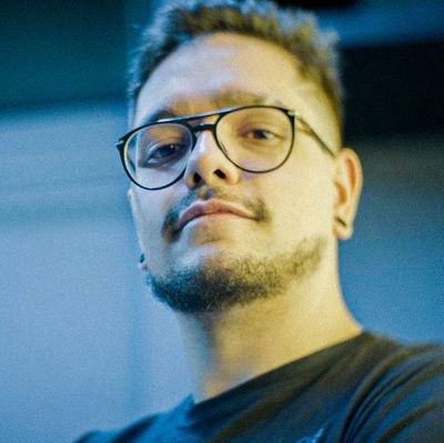EU SOU A SENHORA MAROCAS KKKKKKK
-Jogador de lol e maconheiro