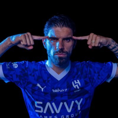 muindb's profile picture. منعزل عن زحّمة الناس والهرج الكِثير .