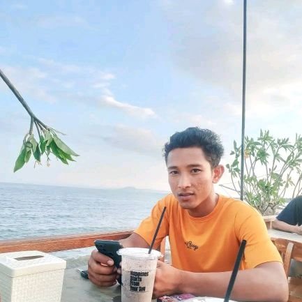tanamkan di hati,jika ada orang yang menyakitimu,maka tetap sayangilah orang itu
