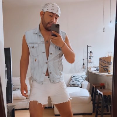 Texas Grown, Pop Music Enthusiast, & Gaymer. Let’s rave sometime 😘♋️🇲🇽