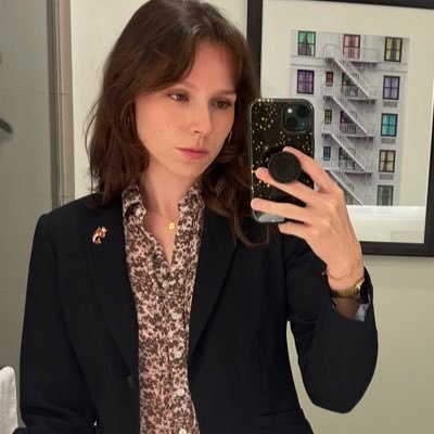 faerie_hana's profile picture. Writer, dreamer, villain.