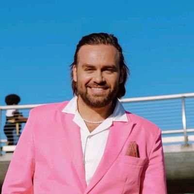 singer, influencer,investor , entrepreneur ❤️🇺🇲 💸
45.1M followers Insta/6M TikTok
