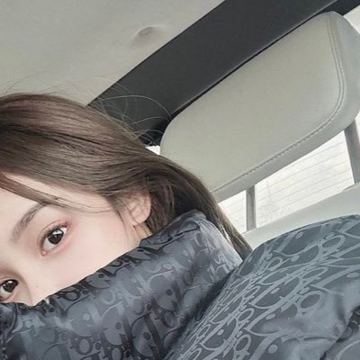 ElaneMaryb26614's profile picture. 40になりました、旦那が天国に行って一年。自分の人 生を歩みたいです。資産は沢山ありますので勧誘等は無 視します。ご了承ください。人生を楽しんでいく予定で す」業者が多いので今DMしてません。せーよく強めで も大丈夫な人よろしくお願いします。