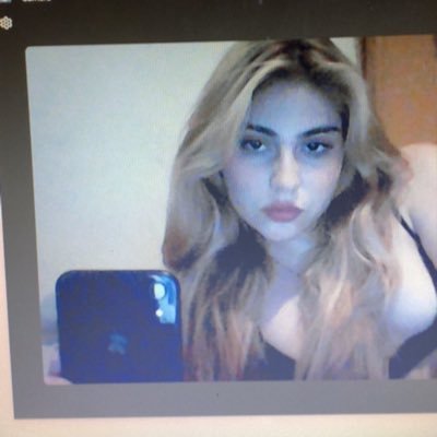 rosesfoordevil's profile picture. 777