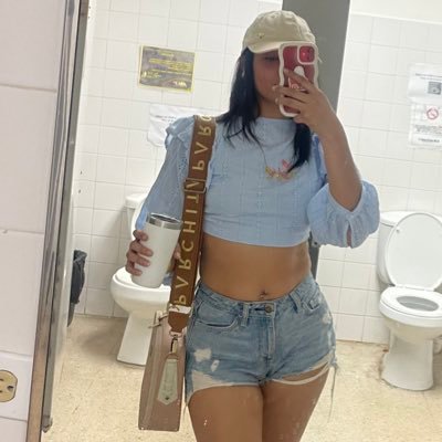 iG: Diamante.Rojo 🚶🏽♀️|UIPR-F🐯 Psychology📚🧠 freelance model👯♀️ PoleDancer fitness🤸🏽♀️🩰|A💙