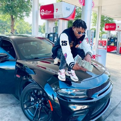New twitter follow me - old acct @Lk_snoop… Gbqlivinn🖤