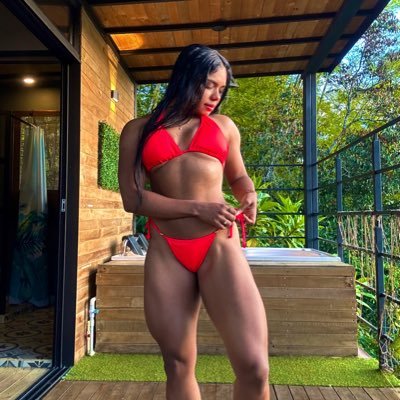 joulienaizir's profile picture. 