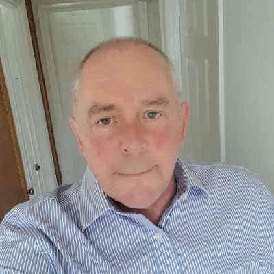 hi im an easy going fella get on well with people,like going out with friends and enjoying myself lifes to short to mope about