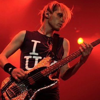 cubic1es's profile picture. MIKEY FUCKING WAY🔥🔥 | he/it | SHEDTWT DNI🥀 | #mcrtwt