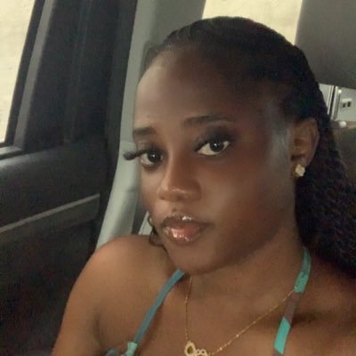 A twin👩❤️💋👩👩❤️💋👩food enthusiast, I love to cook👩🍳, make me your budget-friendly jewelry and accessories vendor 👜👡🛍🎀