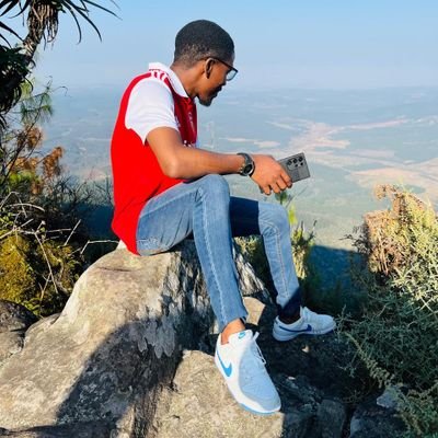 TrizzyThe1st's profile picture. Teacher 👨‍🏫 || aspiring fantasy writer 📝 || Real Madrid⚪️ || Arsenal 🔴⚪️ || Mamelodi Sundowns 🟡