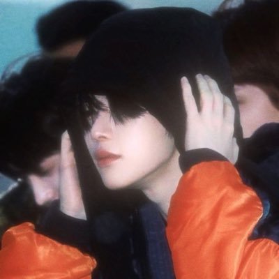 entovu's profile picture. 