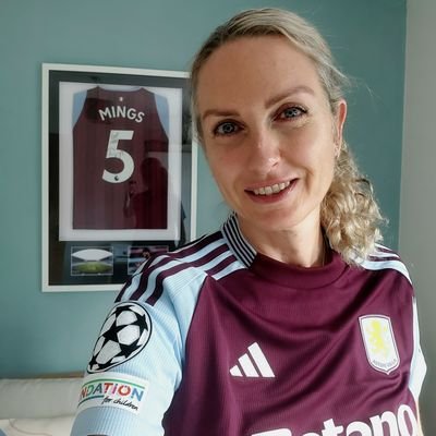 Love my family, my pooch, Aston Villa šš and travel š. Will always have time for positive, kind people.