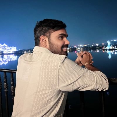 Harsha7611's profile picture. #movies & #music lover 🎬&🎧                             favourite her😎 ➡SSMB👊
             ⏪ ▶⏩