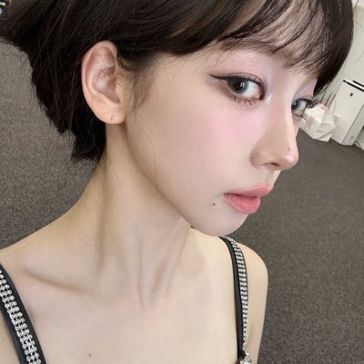 jenhaez's profile picture. unfortunately a nohyuck truther