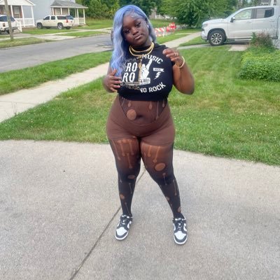 21💋| DMs open to buyers💰| Venmo: YaThePrettyOne| I DONT DO MEETS! subscribe to my OF😮💨 #respectmyhustle 📍313