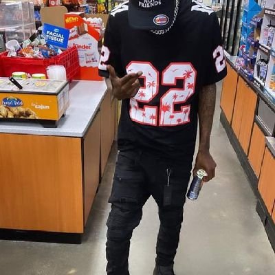 laid back nigga from Ga , love that freaky shit .. DM open to Females only 😘