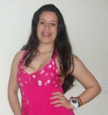 Aquariana, Prof.ª; Futura Psicóloga, Aquela q' ama a família;amigos, torce plo Grêmio, adra música, curte violão, q' possui mts qualidds e inúmers defeitos!