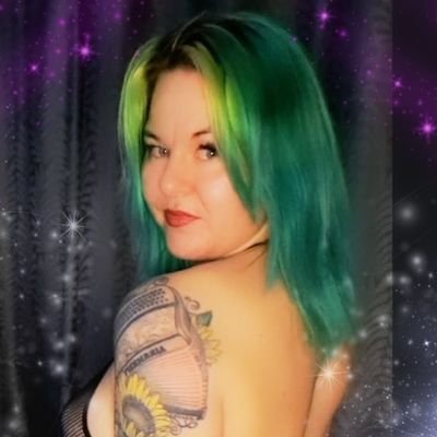 your fave green-haired baddie 🤙
🎤 vox @spacegoatband 🎙 host @hereticfrqncy // IG: shapes.of.colours