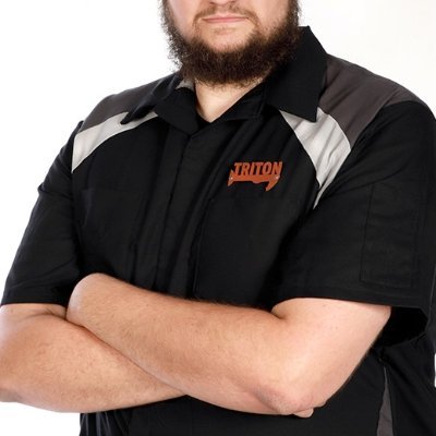 BradBuildsBots's profile picture. 6'7" and building Battlebots