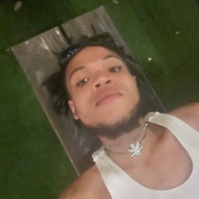 dms open, 21| I just be chillin college| 6’ 1