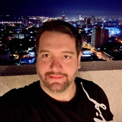Ciclónico de corazón - Amante del buen Basket / Pádel - Social Media - Community Manager - Dj - Web Máster