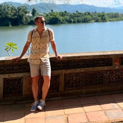 Profesor Titular de Literatura Española. Universitat de València @UV_EG | Autor de 𝘔𝘶𝘫𝘦𝘳𝘦𝘴 𝘣𝘭𝘢𝘯𝘤𝘢𝘴 (Contrabando, 2019) 🏳️🌈
