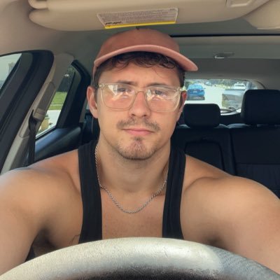 24, verse, based in Orlando, and always down for a good time 😈😜