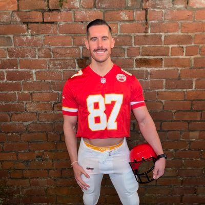SwiftDan87's profile picture. Eras content mostly