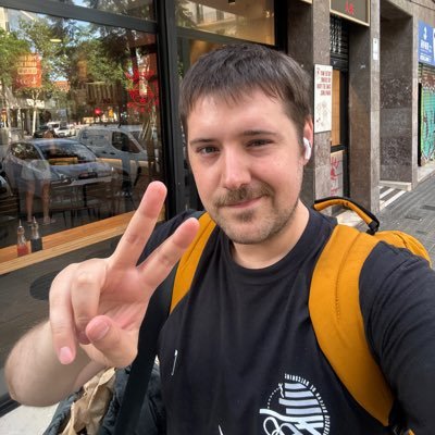 futuroviudo's profile picture. lo único serio en la vida al final es ser serio