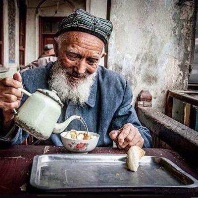 صاحبة 🖋️ قلم.. فكر وفن - لا تضيعوا وقتكم بالتفكير والتفسير لفهم مقاصد الغير .. أحسنو الظن بالناس .. واعزمو الأمر وتوكلوا .. وعلى الله التدبير .