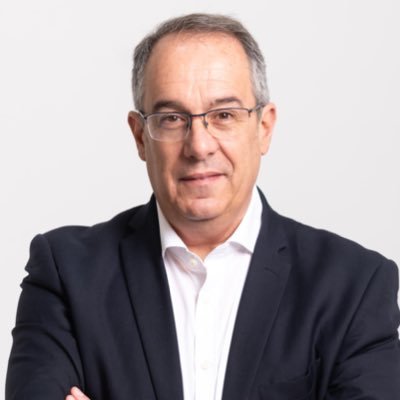 Profesor de Historia, Ministro de Educación y Cultura.