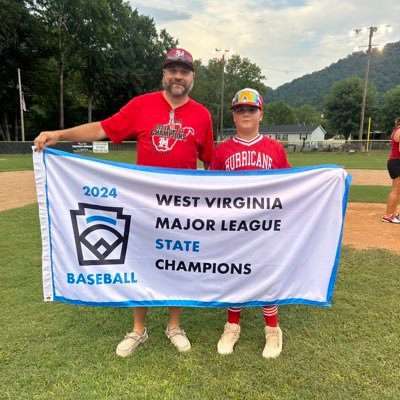 Husband / Dad x3 / ⚾️ History Junkie / Collects Cardboard / 1989 Topps / Builds Sets / TTM’er / Reader of Books / WVU Alum / Braves Fan / #walletcard2023