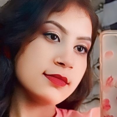 आँखें थक गई है
आसमान को देखते देखते
पर वो तारा नहीं टूटता
जिसे देखकर तुम्हें मांग लूँ ,,
🙂🙂