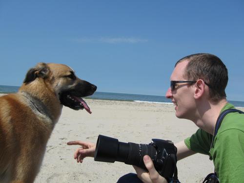 hjvanderveen's profile picture. De overeenkomst tussen een vrouw en de koelkast. Ze zijn beiden koud en koel, en brommen de hele dag.