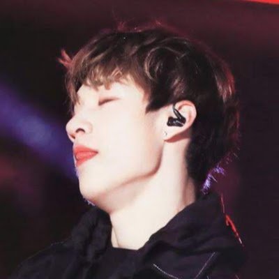 nom802062546's profile picture. 