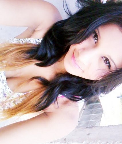 Uma menina simples e paixona por música,todo o estilo e principalmente Restart,Fresno....
*--*