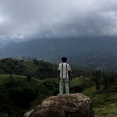 Loguofficialll's profile picture. music will teach you...