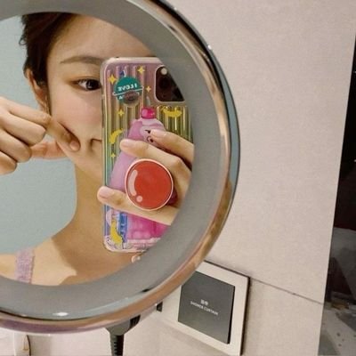 Jndrby's profile picture. Kalo bukan moots, terus rep atau qrt nya gak gua bales, maaf berarti gak masuk notip *chef's kiss*