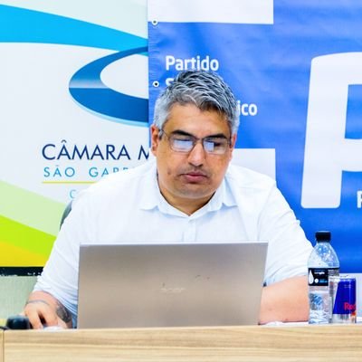 Bem vindo ao:
LADEIAVERSO™️ 🌍👔🤓📚🎧 🏈🤟🏻🖖🏻
Um louco, mas um louco consciente!!!