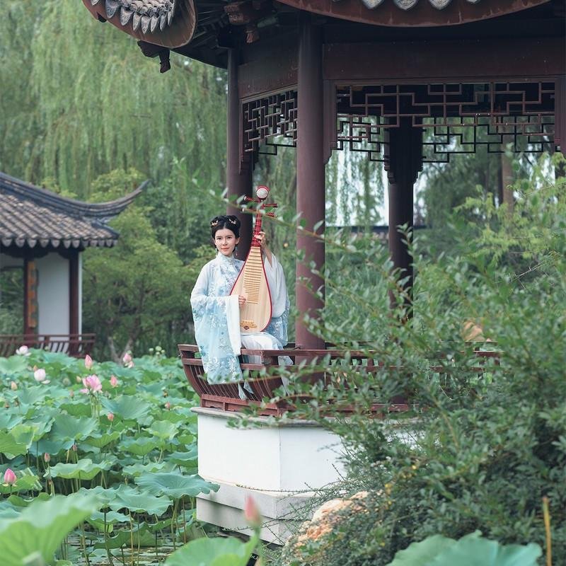 CDunlopv71071's profile picture. 女子遇見惺惺相惜的女子，比遇見一見鍾情的男子，難百倍。