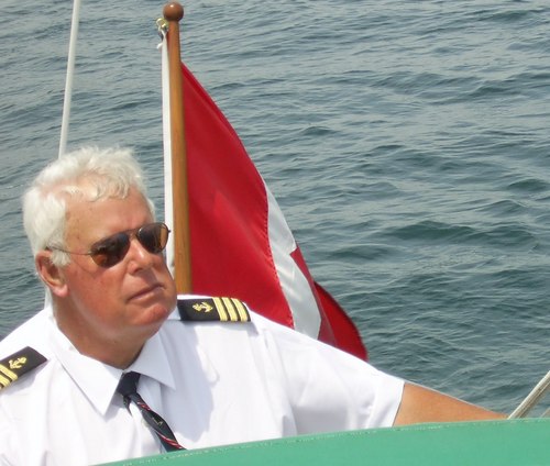 Follower of interesting folk and perspectives. Lives in Mimico on the Lake Shore overlooking Humber Bay Park for 30 years.