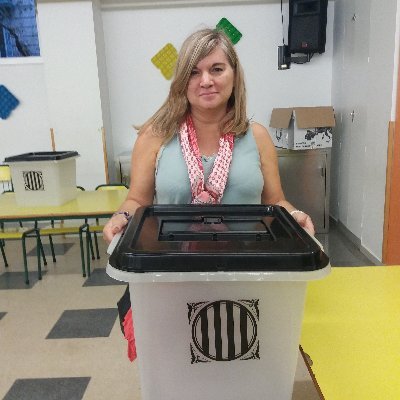 GOI i mare republicana.
Encara som aquí ✊️✊️✊️
CdR i Sòcia 💙❤
lleial a l' 1-O!!! Independència
JA!! Som República
Visca Catalunya lliure!!!