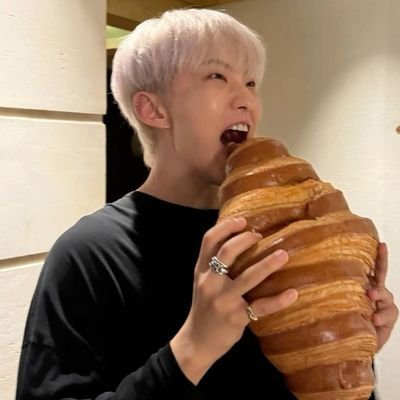 for giveaways & comms ♡⠀₊⠀⠀ׁ⠀ꔛ ⎙ books, films, music 𔓘 see pinned for more ᵔᴗᵔ using one acc but two devices ✸ pls don't re-roll ! not a multi % #mbbtcomms ✍