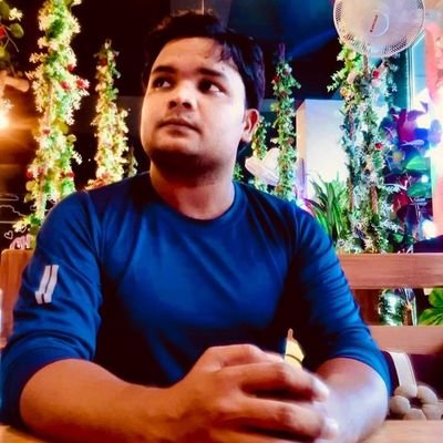 न जाने क्या मासूमियत है तेरे चेहरे पर,😇
तेरे सामने आने से ज़्यादा
तुझे छुपकर देखना अच्छा लगता है..