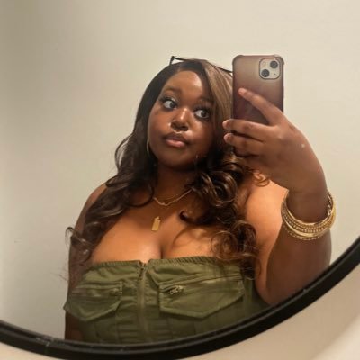 vs_simmons's profile picture. Director 🎥 | Photographer📸 | Graphic Designer👩🏾‍💻 l FSU Alumna🎓✨