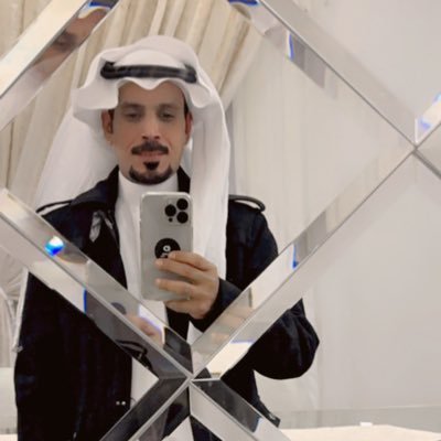 متابعاتك تصنع فكرك .. تخيّر من يُكْسبك علما أو خبرة أو يزيدك وعيا وبصيرة .. كن ذكيا، فهي حياتك ..